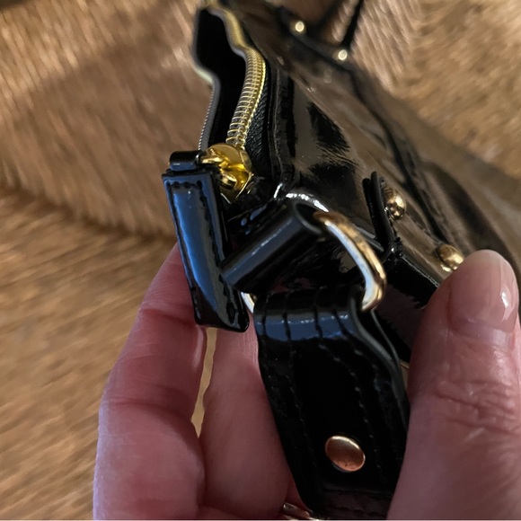 Anna Sui XTarget Crossbody Bag Patent Finish Black & Gold Hardware Adjustable - Picture 12 of 15